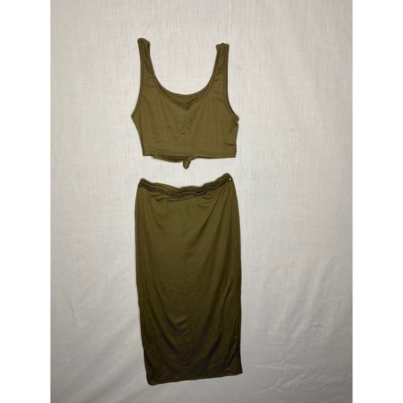 Skirt and crop top set - Picture 2 of 2